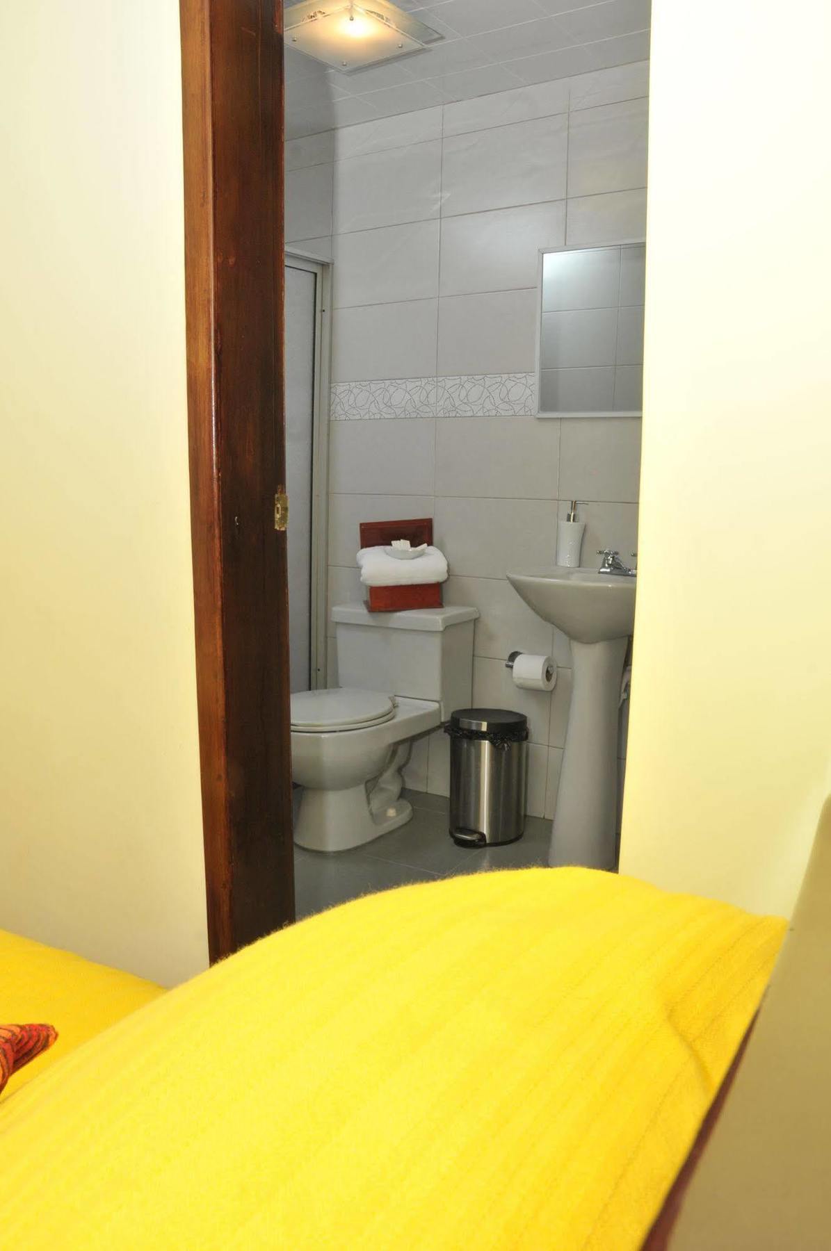 Hotel Margarita 2 Кито Экстерьер фото