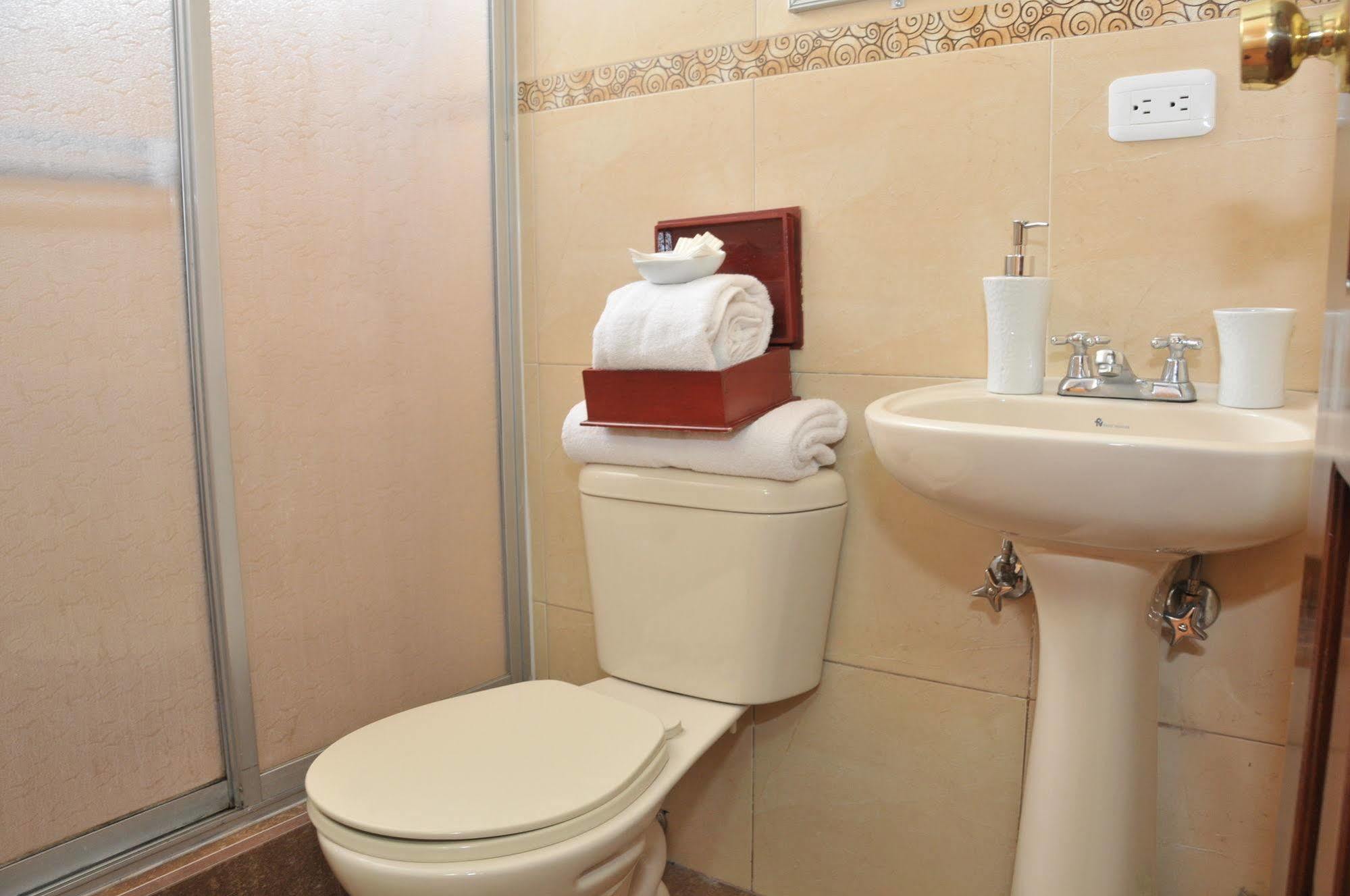Hotel Margarita 2 Кито Экстерьер фото