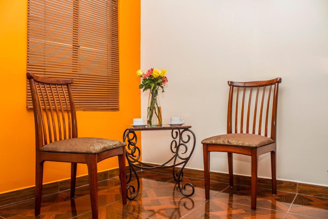 Hotel Margarita 2 Кито Экстерьер фото